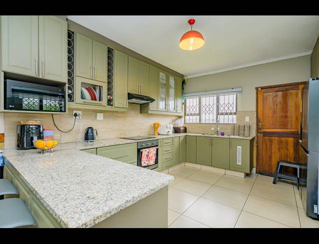 3 BEDROOM SECTIONAL TITLE FOR SALE IN MONTCLAIR